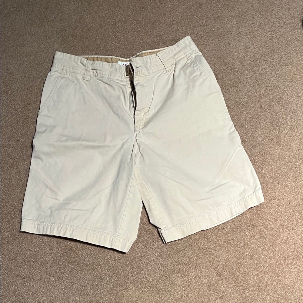 Izod Men's Tan Flat Front Shorts